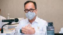 Menteri Peridustrian Agus Gumiwang Kartasasmita