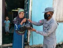 Bakamla RI Kembali Donasikan Sembako Kepada Para Nelayan