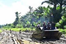 Pasmar 3 Kerahkan 2 Unit Tank PT-76 dan 2 Unit Tank BTR-50 Serbuan Vaksinasi di Sorong Papua
