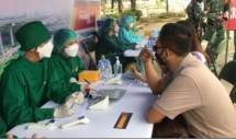 Sinergi TNI dan Mahasiswa Gelar Serbuan Vaksinasi di Tol Jagorawi