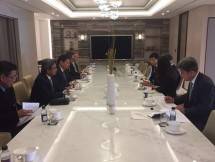 Menteri Perindustrian, Airlangga Hartarto bersama rombongan saat berdiskusi dengan Chairman SK Network Choi Sin Won