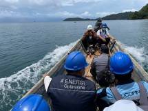 menerjang-ombak-demi-melistriki-kepulauan-masaloka-raya-2