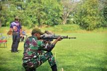 Prajurit Korps MarinirMenembak