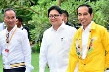 Presiden Jokowi dan Menko Perekonomian Airlangga Hartarto di dampingi Menperin Agus Gumiwang