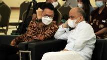 Ketua Umum Persatuan Insinyur Indonesia (PII) Ir. Heru Dewanto berbincang bersama Ketua Tim Pelaksana Dewan TIK Nasional Dr. Ing. Ilham Akbar Habibie