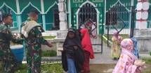  Masyarakat Jayapura Peroleh Nasi Bungkus Donasi Satgas Yonif RK 751