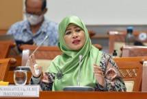 Anggota Komisi VIII DPR RI Endang Maria Astuti saat Rapat Dengar Pendapat dengan Eselon I Kementerian Agama, di Kompleks Parlemen, Senayan, Jakarta, Senin (27/9/2021). Foto: Runi/Man