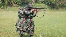  Prajurit Yonhowitzer 1 Mar Cilandak Laksanakan Try Out Menembak