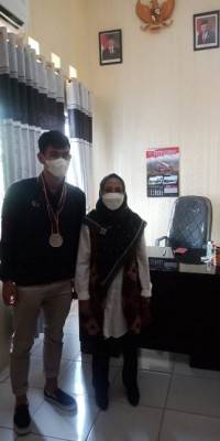 Kades Cikarang Barat Hj. Yuyun Yunengsih 