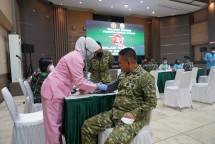 Pangkostrad Letjen TNI Dudung Abdurachman dan Persit Kostrad Ikuti Donor Darah