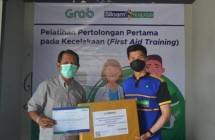 Siloam Hospitals Semarang Edukasi Pelatihan Penanganan Lakalantas untuk Pengemudi Online