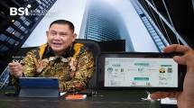Wakil Direktur Utama 2 PT Bank Syariah Indonesia Tbk Abdullah Firman Wibowo saat memaparkan materi terkait perbedaan perbankan syariah dan konvensional serta peran treasury dan bank internasional kepada mahasiwa dalam acara Kuliah Umum program Strategic Sharia Banking Management (SSBM) secara virtual