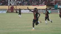 Menteri Pemuda dan Olahraga Republik Indonesia (Menpora RI) Zainudin Amali terkesan dengan aksi gemilang pesepak bola Ricky Ricardo selama pertandingan Pekan Olahraga Nasional (PON) Papua 2021. Menpora Amali pun meminta PSSI untuk memantau kapten tim sepak bola putra PON Papua itu. (foto:egan/kemenpora.go.id)