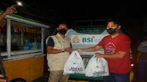 Yayasan Bangun Sejahtera Mitra Umat (YBSMU) bersama PT Bank Syariah Indonesia Tbk menyalurkan bantuan kepada 511 jiwa atau 100 kepala keluarga korban kebakaran di Kelurahan Krendang, Tambora, Jakarta Barat, Jumat, 15 Oktober 2021.