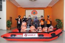Jumat (08/10/2021) &ndash; Penyerahan bantuan perahu karet SiCepat Ekspres kepada BPBD Kab. Bekasi