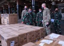 TNI AD Terima Bantuan APD dari US Army