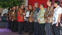 Menkop UKM Beri Penghargaan Koperasi Berprestasi dan Bakti Koperasi 2017