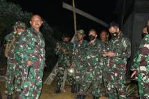 Asisten Dankormar Tinjau Sasaran senjata Artileri Korps Marinir