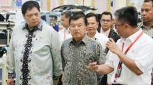Wakil Presiden Jusuf Kalla didampingi Menteri Perindustrian Airlangga Hartarto resmikan Pabrik PT. SGMW Motor Indonesia 
