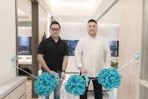 Ronald Cassidy (kanan) Direktur Collins Boulevard berfoto bersama Daniel Moeis (kanan), Direktur Marketing Communication Collins Boulevard