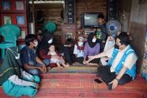 Sebelumnya, masyarakat menyambung listrik dari rumah tetangga dengan daya listrik terbatas