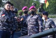 Sejumlah Anggota DPR Komisi 1 Peroleh Brevet Kehormatan Korps Marinir