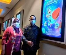 Gubernur Anies dan Istri