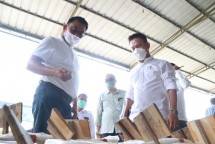 Kepala Staf Kepresidenan Moeldoko memastikan sendiri stok pangan aman menjelang Liburan Akhir Tahun dan Tahun Baru 2022 mendatang. Hal tersebut dikatakan Moeldoko saat dirinya menggelar kunjungan ke Pasar Induk Beras Cipinang (PIBC), Selasa (26/10). (dok: Istimewa)