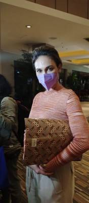 Luna Maya Peroleh Penghargaan Artis Pendukung Terbaik Festival Film Wartawan Indonesia 