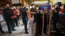 MenKopUKM Teten Masduki saat meresmikan Smesco Hub Timur