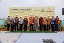Suasana seremoni Topping Off Summarecon Mall Bandung, Jumat (05/11/2021), yang dihadiri oleh para manajemen PT Summarecon Bandung serta para Komisaris dan Direksi PT Summarecon Agung Tbk. (Foto: Humas PT Summarecon Agung)