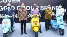Menperin Agus Gumiwang Kartasasmita saat meresmikan pembangunan tahap awal pabrik PT Piaggio Indonesia di Jababeka