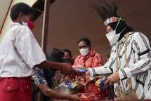 Kunjungan ibu Mensos RI di Asmat adalah penghargaan terbesar untuk kami," kata Bupati Elisa Kambu (11/11).