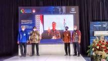 Wakil Ketua DPR RI, Rachmat Gobel, dan Menteri Perindustrian RI, Agus Gumiwang Kartasasmita beserta jajaran PT PMI