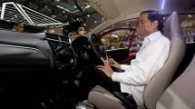 Presiden Joko Widodo (Jokowi) saat mengunjungi GIIAS 2021 (Foto:Setkab)