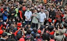 Gubernur Anies dan Para Buruh di Kantor Pemprov DKI 