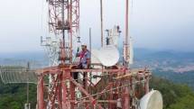 Petugas yang bertugas di Menara