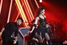 Cinta Laura Membuka Gala Night SiCepat Ekspres dengan Meriah 