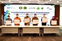 PT Rajawali Nusantara Indonesia (Persero) atau RNI memperluas sinergi bidang Pendidikan dengan 5 Universitas