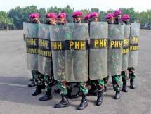 Prajurit Yonif 3 Marinir Perdalam Teknik dan Formasi Penindakan Huru Hara