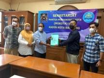 Drs. Rd. Subchan Daragana, resmi mendaftarkan diri sebagai Bakal Calon Ketua Kamar Dagang dan Industri (KADIN) Kota Bandung Periode Tahun 2021-2026