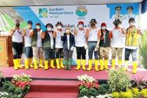 Sabtu (28//11/2021) &ndash; Foto bersama jajaran Dinas Pemprov Jawa Barat bersama perwakilan SiCepat Ekspres, Wiwin Dewi Herawati dalam kegiatan Gerakan Nasional Pemulihan Daerah Aliran Sungai (GNPDAS).
