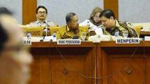 Menko Perekonomian Darmin Nasution dan Menteri Perindustrian Airlangga Hartarto 