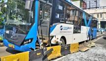 Usai Tabrak Pos Polisi, Transjakarta Kembali Tabrak Separator Halte di Sudirman, Ini Respon Manajemen...