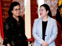 Menkeu Sri Mulyani dan Ketua DPR Puan Maharani