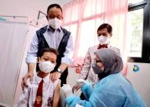 Gubernur Anies vaksinasi anak 6-11 tahun di Jakarta