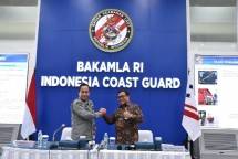 Kepala Bakamla RI Laksdya TNI Dr. Aan Kurnia dan Kepala Kantor Wilayah Ditjen Pajak Jakarta Selatan I Ainn Nursalim Saleh