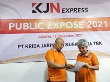 Direktur Utama KJN Sunarto didampingi Direktur Keuangan & Corporate Secretary KJN, Farida Sulistyorini, dalam Public Expose Tahun 2021, di Jakarta, Kamis (16/12/2021)