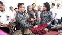 Ketua Bidang Manajemen Usaha Dekranas, Bintang Puspayoga, usai membuka Sinergi Kegiatan Kementrian Koperasi dan UKM (Kemenkop dan UKM) dengan Dekranas, di Pendopo Kab Tuban, Rabu (19/7) 