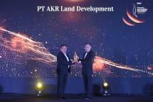 Yuwono Widiasta - Direktur AKR Land Development (kiri)